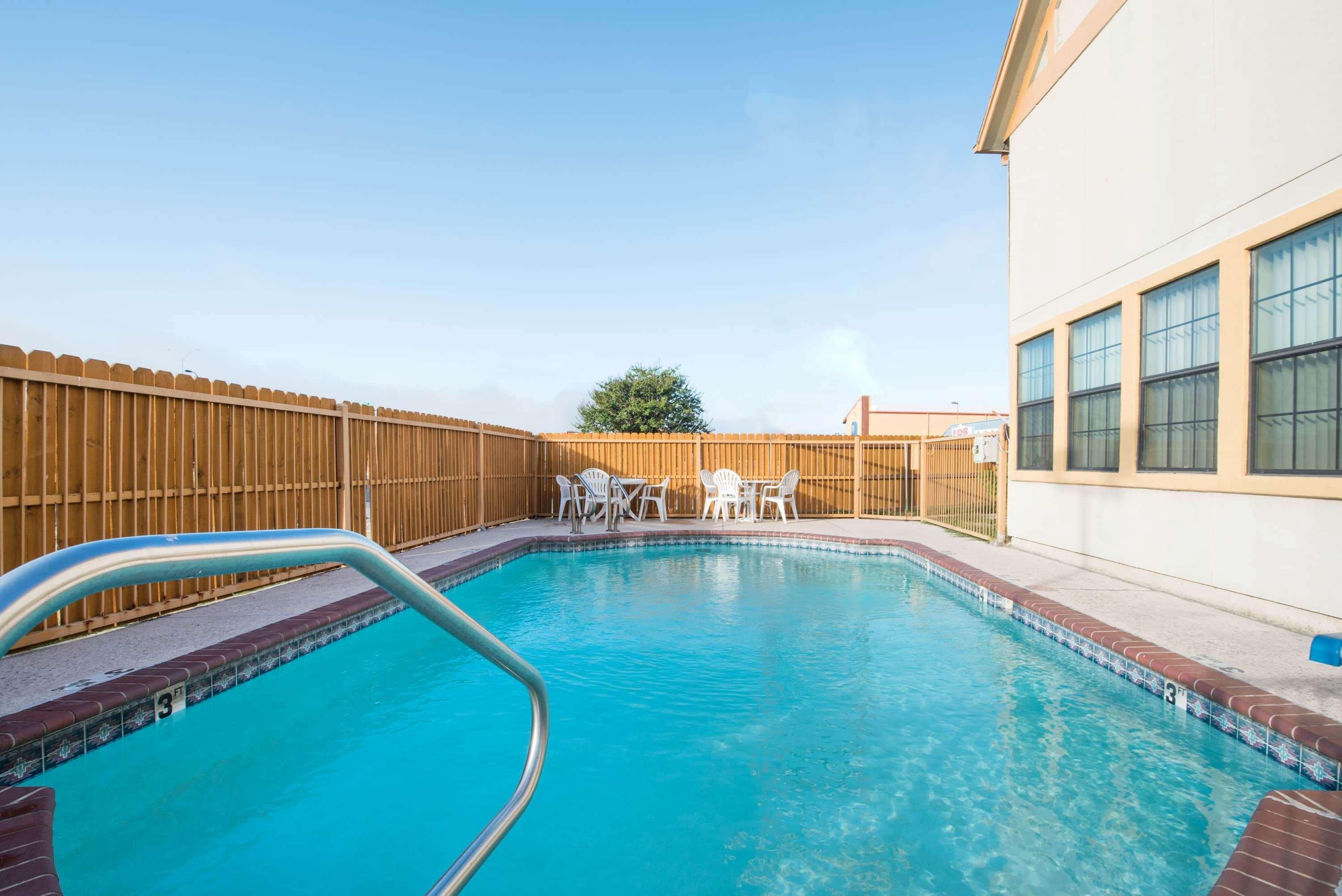 Howard Johnson By Wyndham San Marcos Eksteriør bilde