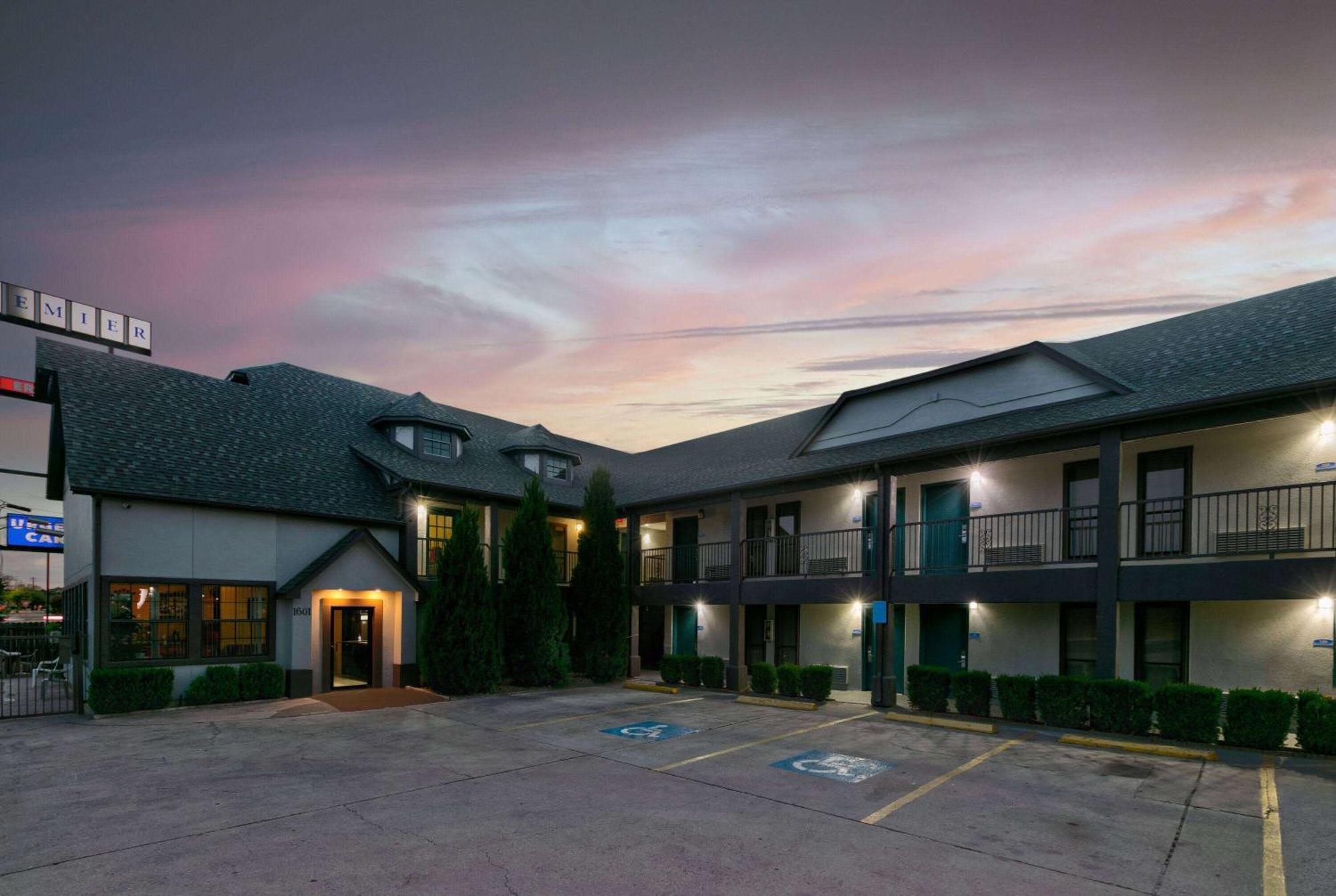 Howard Johnson By Wyndham San Marcos Eksteriør bilde