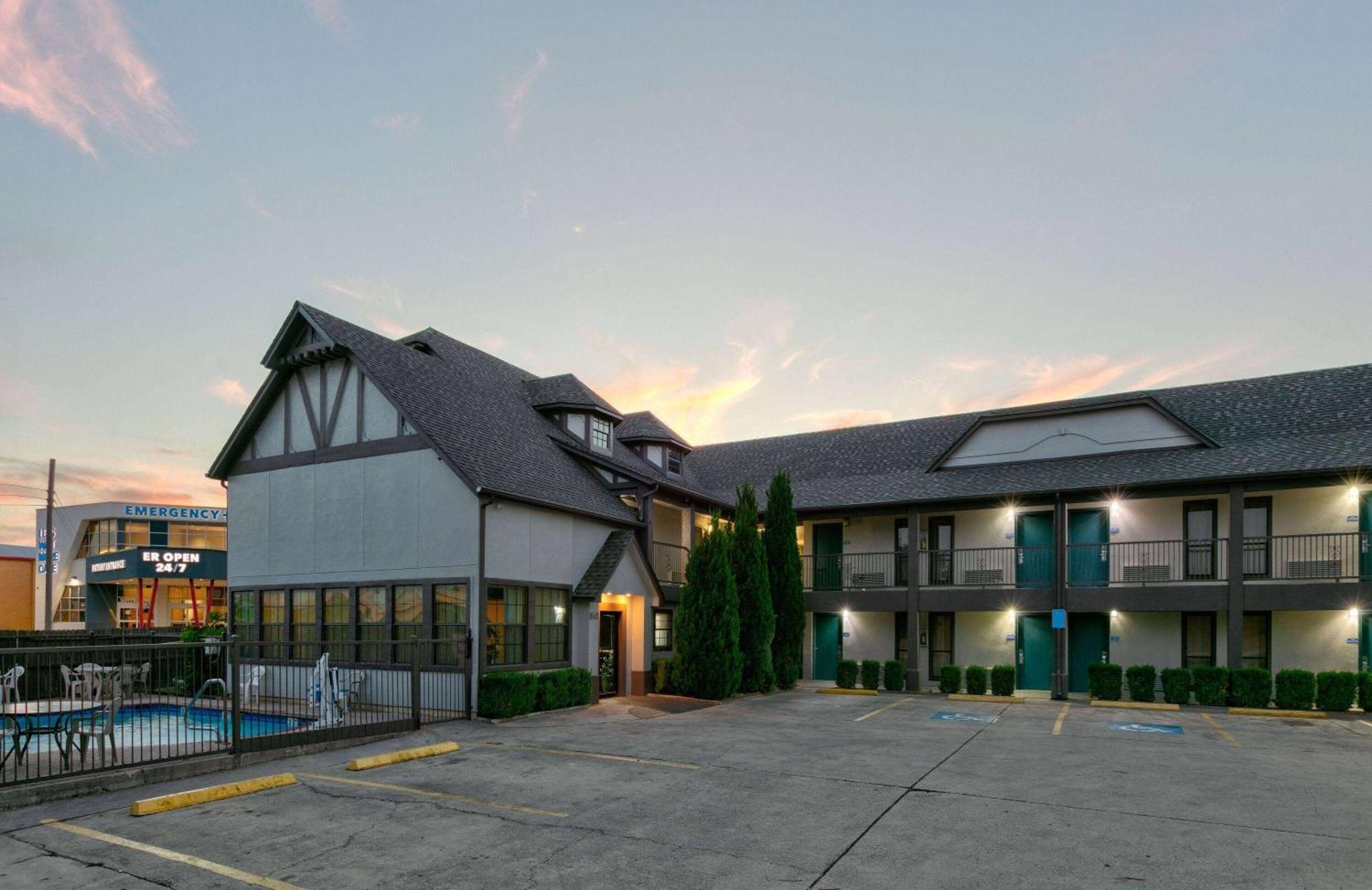 Howard Johnson By Wyndham San Marcos Eksteriør bilde
