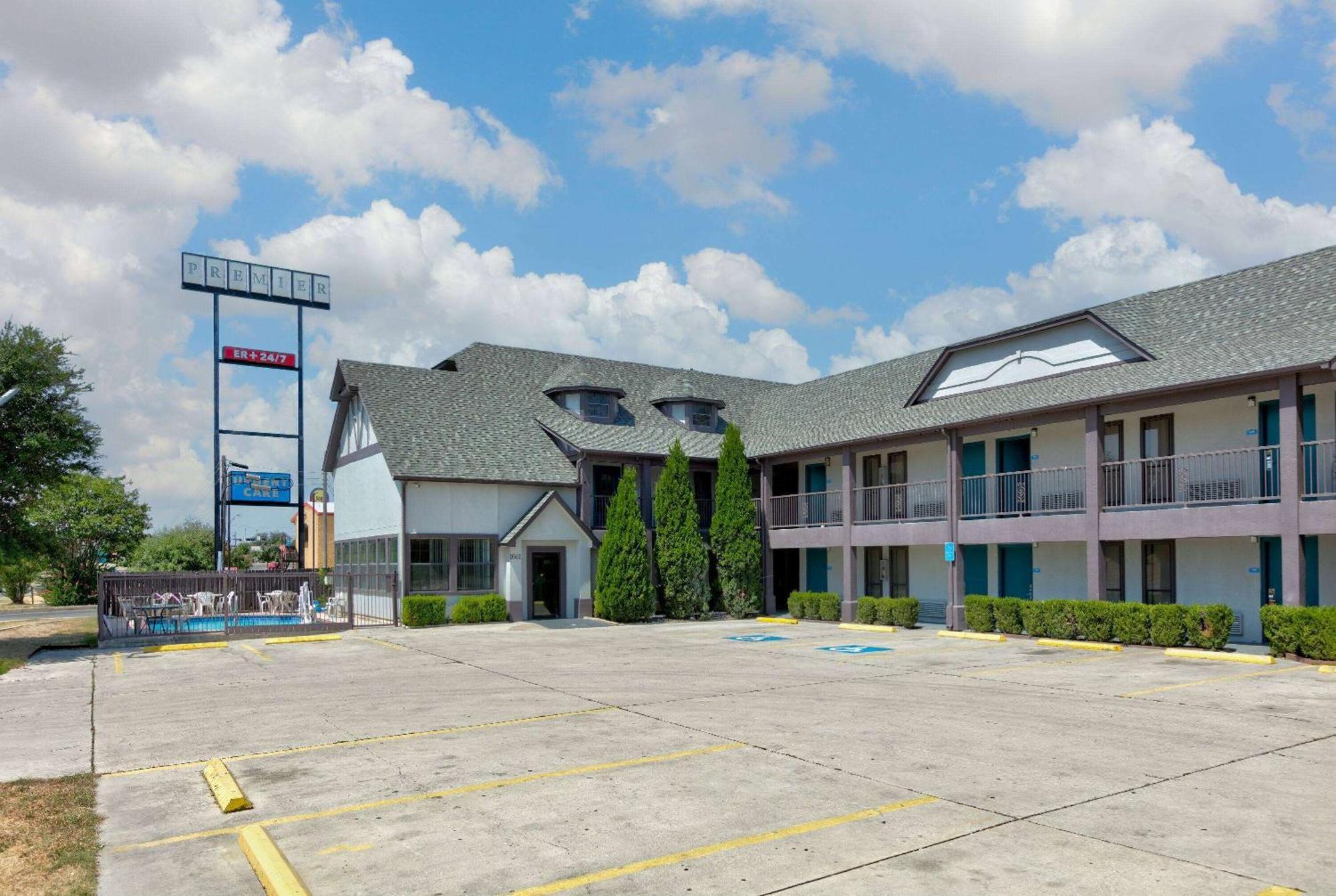 Howard Johnson By Wyndham San Marcos Eksteriør bilde