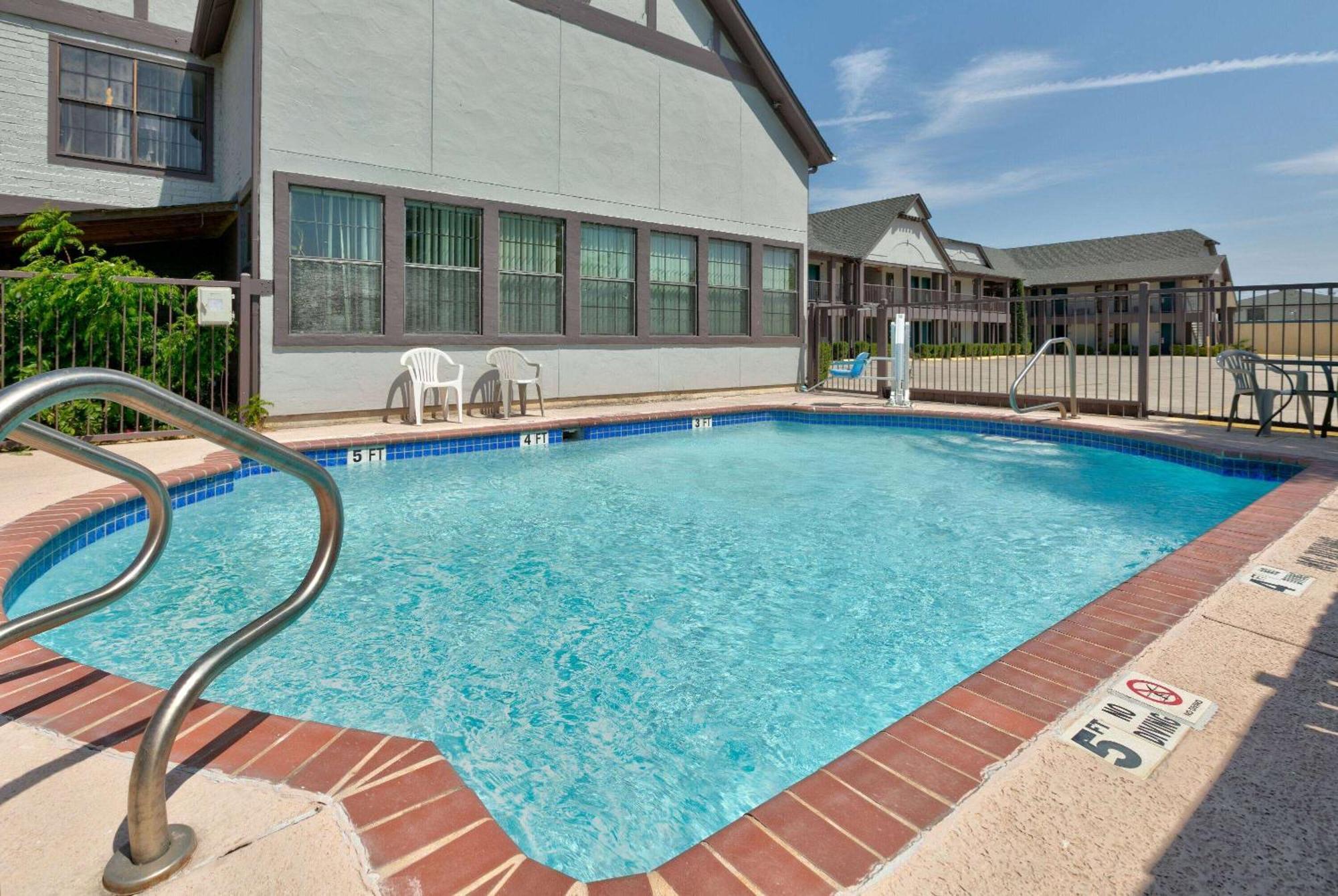 Howard Johnson By Wyndham San Marcos Eksteriør bilde